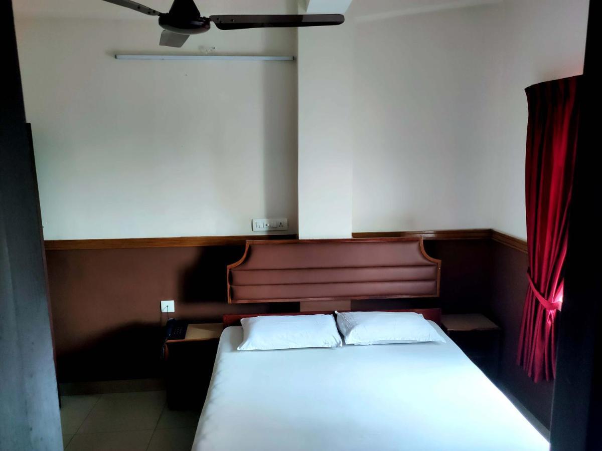 Kochi Hotel Maple Regency מראה חיצוני תמונה